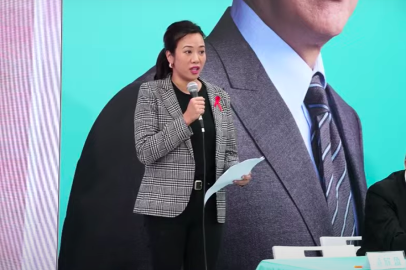 民眾黨副總統候選人吳欣盈先前反嗆記者問題，引起社會熱議。   圖：翻攝自民眾黨YouTube