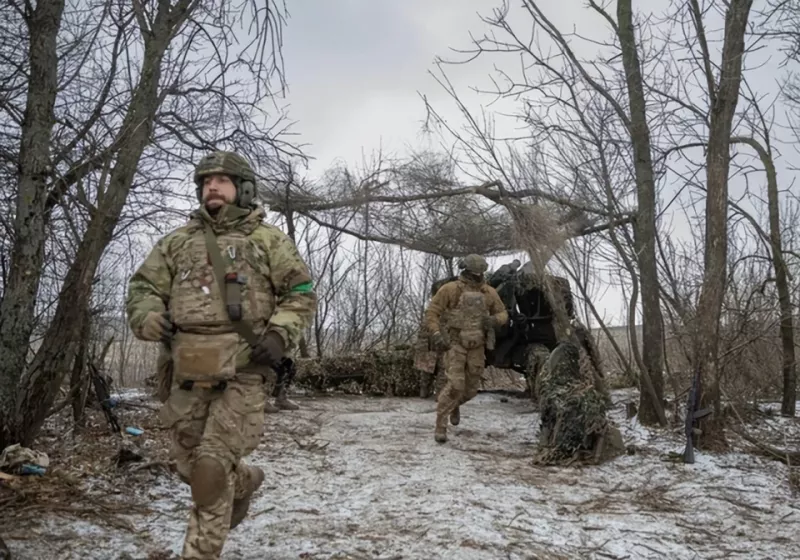  烏克蘭前線砲兵。 圖：翻攝自新浪網/狙擊軍情前沿 
