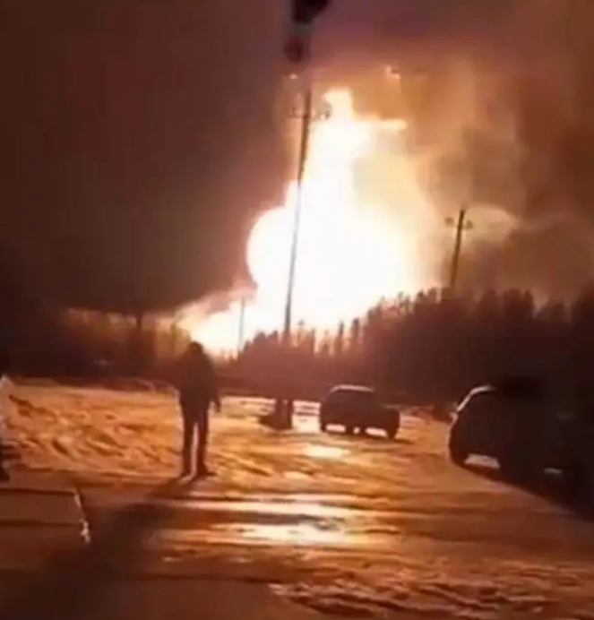 中俄鐵路爆炸現場烈焰衝天。   圖 : 翻攝自3號視頻