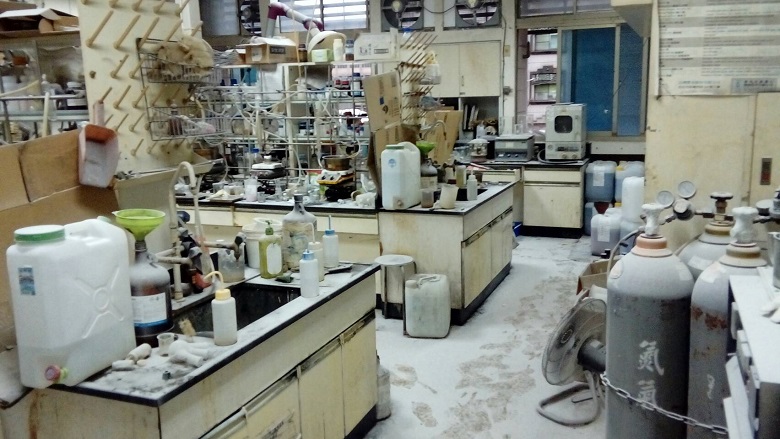 中興大學化工館實驗室內其它設備未被波及。   圖：台中市消防局提供