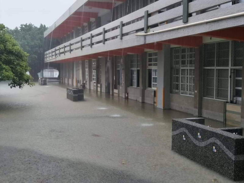 梅雨鋒面帶來豪大雨，水利署針對雲林縣口湖鄉發布二級淹水警戒。   圖:雲林縣政府提供