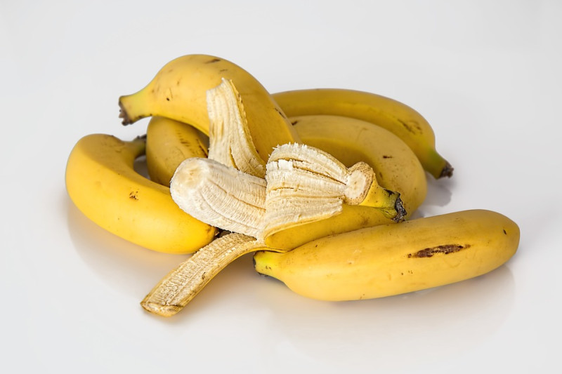 非加工的澱粉類食品，如香蕉、馬鈴薯、山藥等等，會比蛋糕、麵包精緻澱粉食品來得健康   圖：由pixabay提供