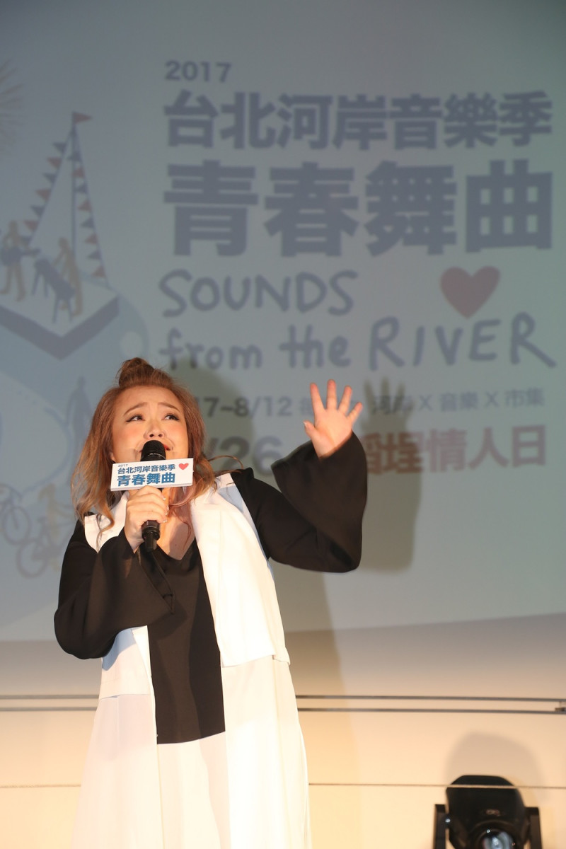 搖滾教母金智娟演唱河岸音樂季主題曲「河堤上的傻瓜」   圖：台北市政府觀光傳播局提供