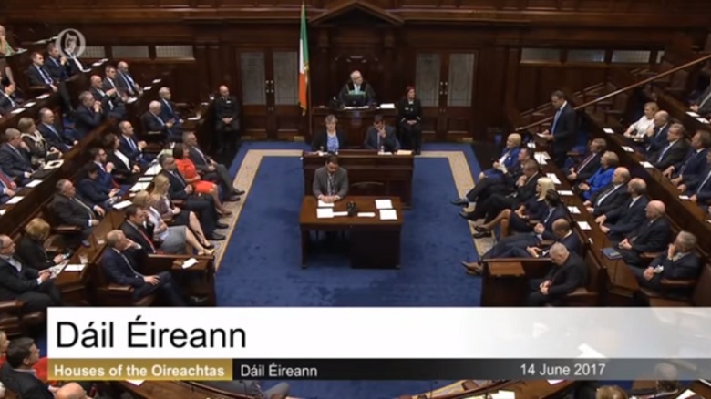 愛爾蘭國會以57票贊成、50票反對、47票棄權，推選瓦拉德卡成為史上最年輕總理。   