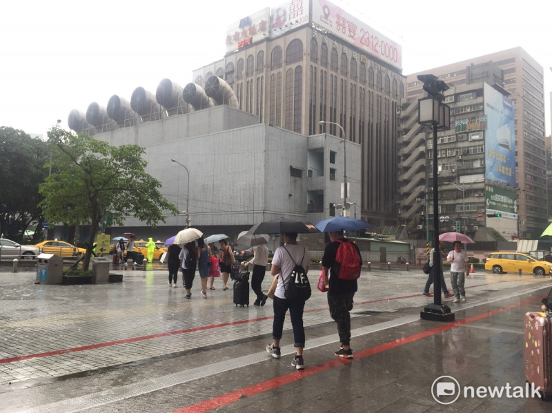 今日（16）全台仍然受到滯留鋒面及西南氣流影響，臺灣各地易有大雨或豪雨發生。   圖：陳奕/攝