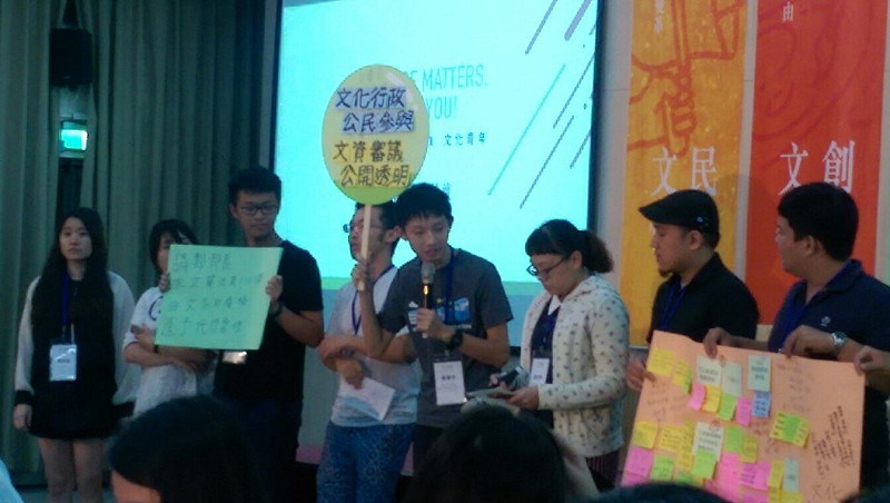 鄭麗君也回應與會青年文資法將再修正、審議制度應再公開透明等訴求。   圖：文化部/提供