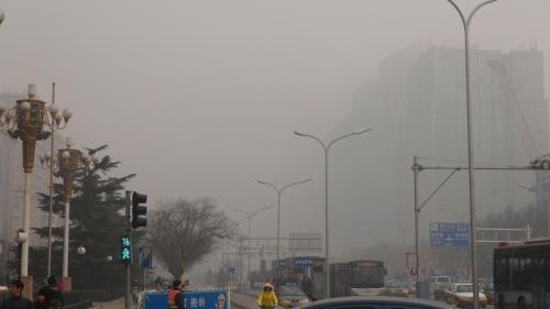 2013年1月北京霧霾天，整個城市如陷五里迷霧。    圖：中央社