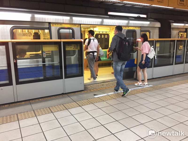 因應週日的台北馬拉松，台北捷運公司今（4）日表示，活動當天將提前於清晨5時20分於各端點站發出首班車。   圖：新頭殼資料照片