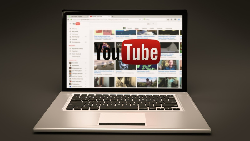 YouTube未來數周內將推出針對謠言、陰謀論等影片附上資料查證連結的功能。   圖：Pixabay
