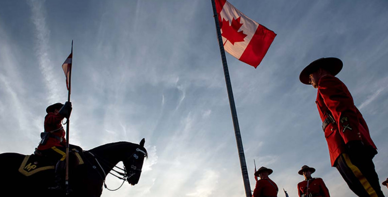楓葉之國加拿大是全球面積第2大國家，位於高緯度地廣人稀，是以移民為主的國家，19日通過公民法修正案，降低移民門檻。   圖：翻攝加拿大政府官網