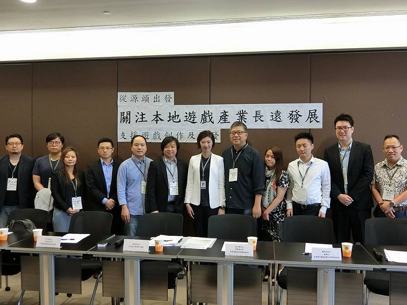 記者會上，議員與遊戲業者希望香港政府能加強支援和推動遊戲產業鏈的發展，包括投放更多資源培育遊戲業專才和協助本地遊戲公司拓展海外事務。   圖：翻攝自 容海恩 Eunice Yung 官方臉書專頁