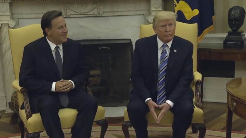 美國總統川普(右)於白宮接見巴拿馬總統瓦雷拉。   圖：翻攝川普臉書。