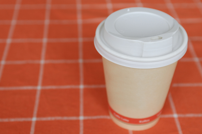 市售咖啡杯蓋多使用PS及PP材質，耐熱度夠才可供作食品接觸用途。   圖：freeimages提供