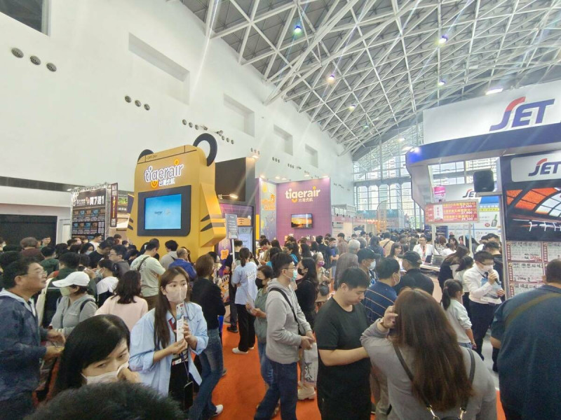 高雄市冬季國際旅展第二天人潮超多。 圖:高雄市旅行公會/提供