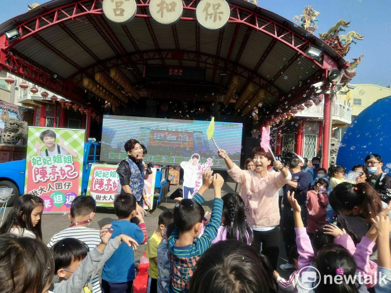 「妃妃姐姐～陳亭妃揪大人囝仔來*迌」活動，本週六、日接連在新和順保安宮、陳卿寮保山宮再度舉辦。   圖：黃博郎／攝