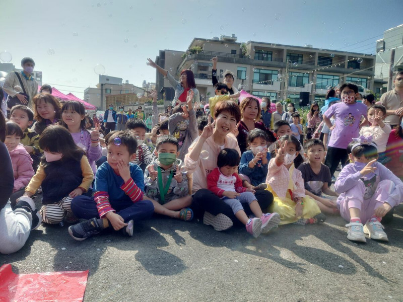 「妃妃姐姐~陳亭妃揪大人囝仔來*迌」活動,本週六、日接連在新和順保安宮、陳卿寮保山宮再度舉辦。 圖:黃博郎/攝