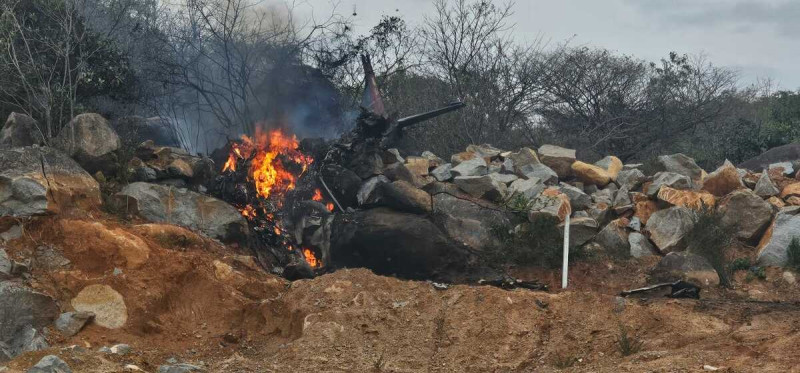印度空軍一架「PC-7 Mk Ⅱ」教練機傳墜毀意外，機上見習飛官及指導教官均不幸殉職殞命。   圖：翻攝「X」@nabilajamal_