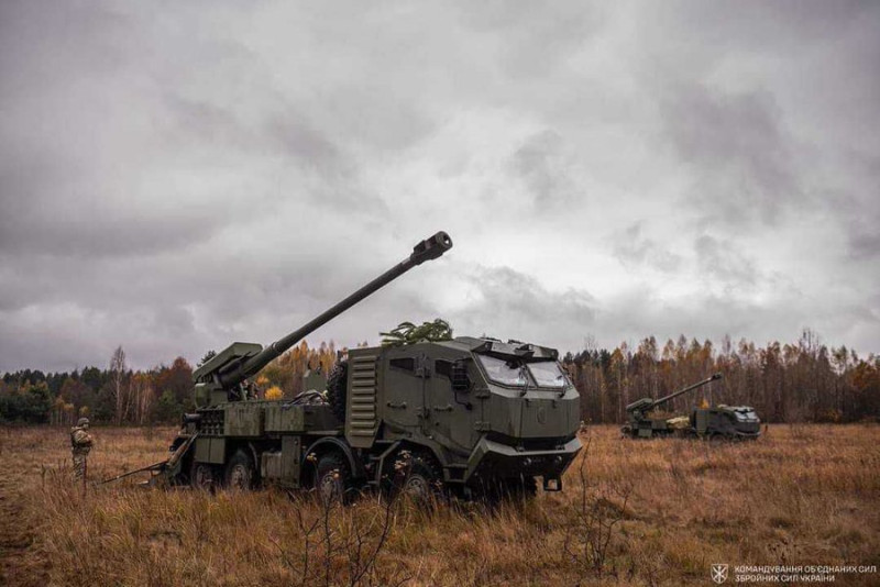 烏克蘭國產「2S22 Bohdana」155公釐北約標準口徑輪式自行榴彈砲。   圖：翻攝「X」@front_ukrainian