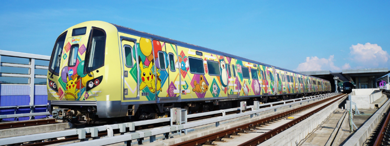 桃園機場捷運公司推出「飛翔皮卡丘彩繪列車」，再延長行駛飛翔皮卡丘彩繪列車至明年2月底。   圖：翻攝自寶可夢官網