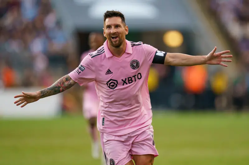 今（7日）《時代》雜誌公布由Lionel Messi獲得2023年最佳運動員，成為男子足球史上第一位獲獎的選手。（圖／美聯社／達志影像）   