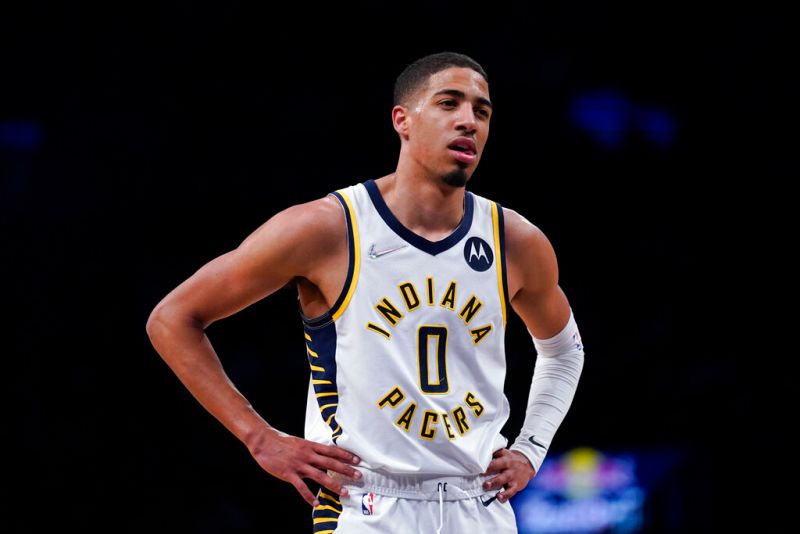 ▲溜馬靠著「新控球之神」Tyrese Haliburton轟下27分、15助攻且零失誤的「雙十表現」，以128：119擊敗公鹿，成功闖進季中錦標賽冠軍戰。（圖／美聯社／達志影像   