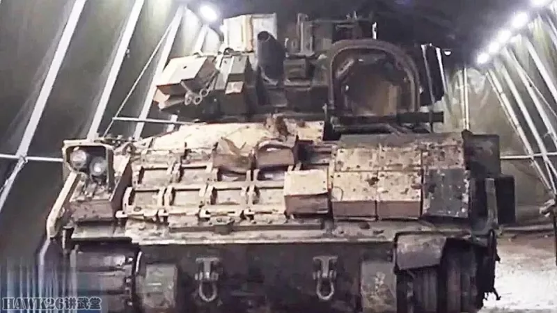 俄羅斯展示在烏克蘭戰場上繳獲的 M2A2-ODS 「布萊德利」步兵戰車。   圖：翻攝自騰訊網