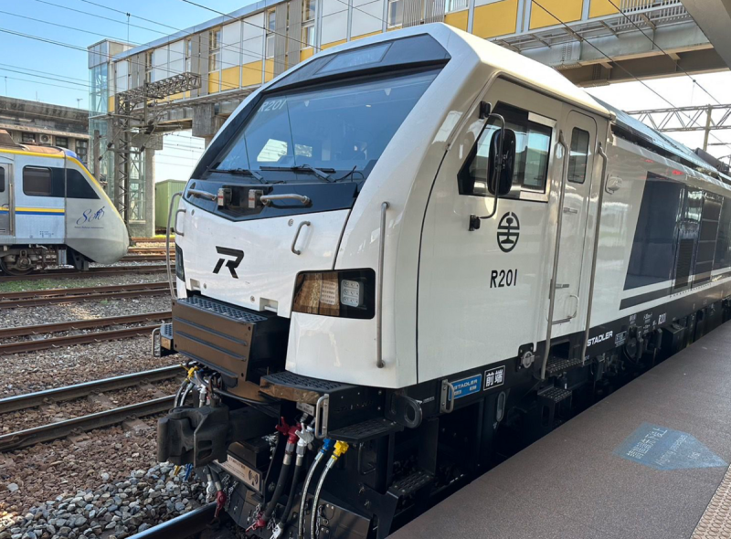 台鐵局說明，目前辦理新車試車，兩列車預計明年上線，其中R200型2月上線，E500型則明年6月上線。   圖：台鐵局 / 提供