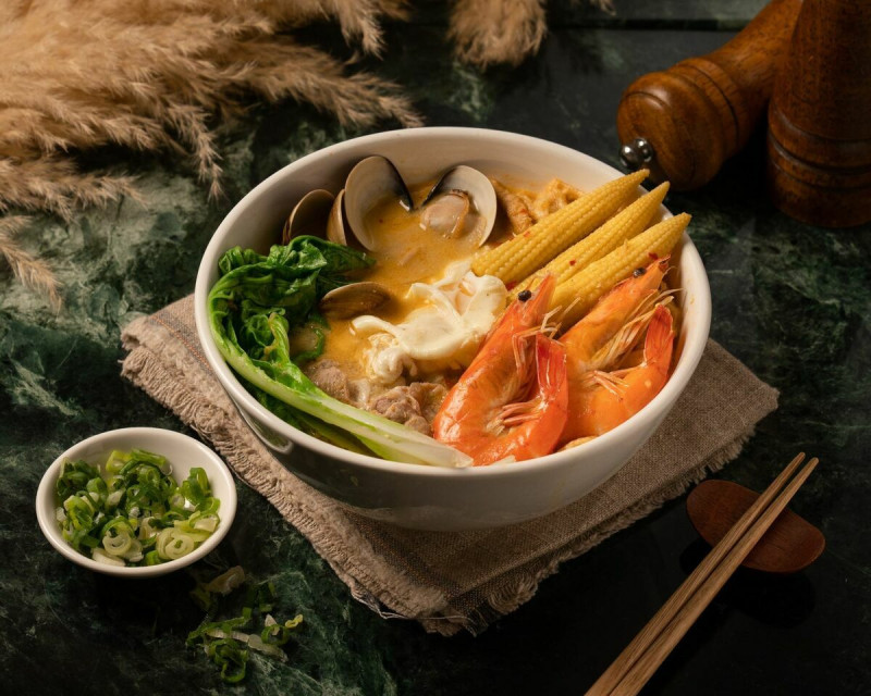 手炒叻沙鍋燒麵。 圖:高雄市觀光局/提供