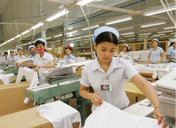 習近平稱將加強與越南的經貿合作，圖為越南工廠的女工。   圖 : 翻攝自3號觀察室