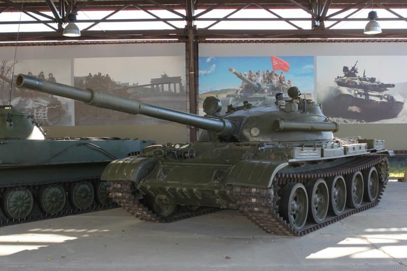 俄軍僅剩 1,300 輛仍留在戰場上，迫使動用 50 年前的 T-62 戰車。   圖 : 翻攝自維基百科