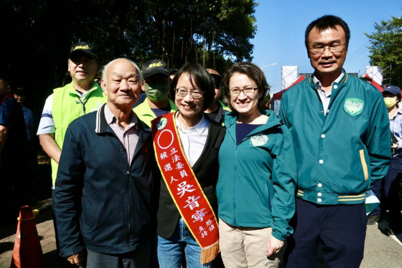 民進黨副總統候選人蕭美琴與農業部前副長陳吉仲赴彰化力挺吳音寧。   圖：賴清德競選辦公室/提供