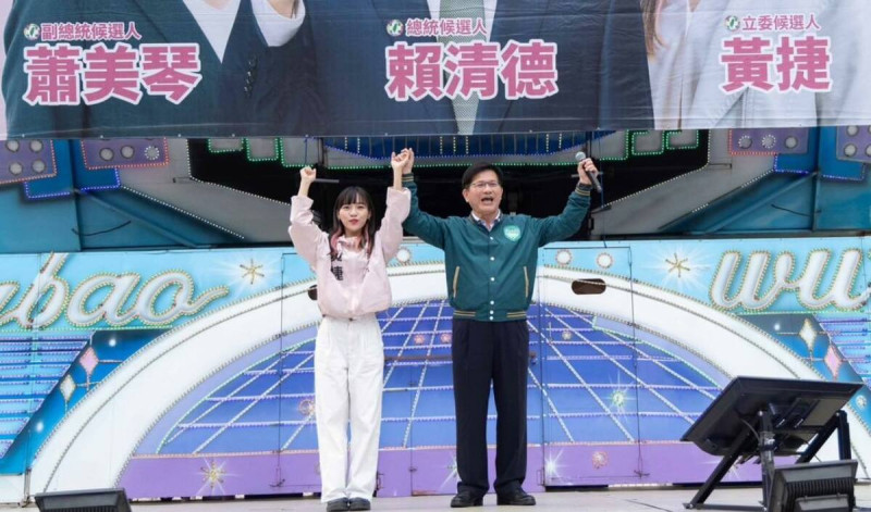 今（17）日，總統府秘書長林佳龍在臉書上發文，讚高雄市立委第6選區候選人黃捷為「新一代戰將」，希望大家將黃捷送進國會。   圖 : 翻攝自林佳龍臉書