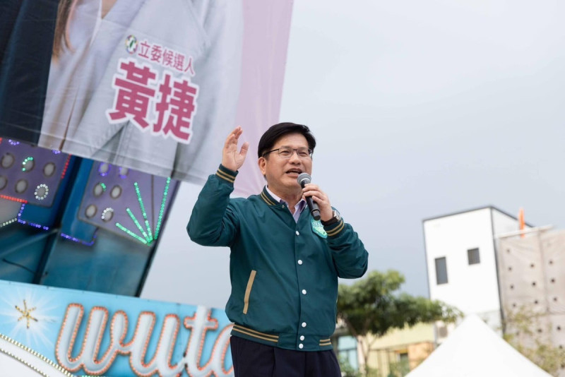 林佳龍指出,黃捷在面臨危機時挺身而出,承擔了競選高雄市立委第 6 選區(鼓山、鹽埕、新興、前金、苓雅區)的艱鉅任務。 圖 : 翻攝自林佳龍臉書