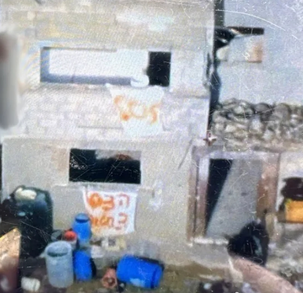 被誤殺的人質曾在窗口掛出SOS求救訊號，卻被以軍誤認為是哈瑪斯的陷阱。   圖 : 翻攝自熊點兵