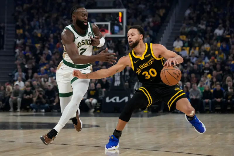 ▲Stephen Curry和Klay Thompson久違的同場爆發、合砍57分，帶領球隊在延長賽中以132:126取勝，拿下近期的3連勝，（圖／美聯社／達志影像）   