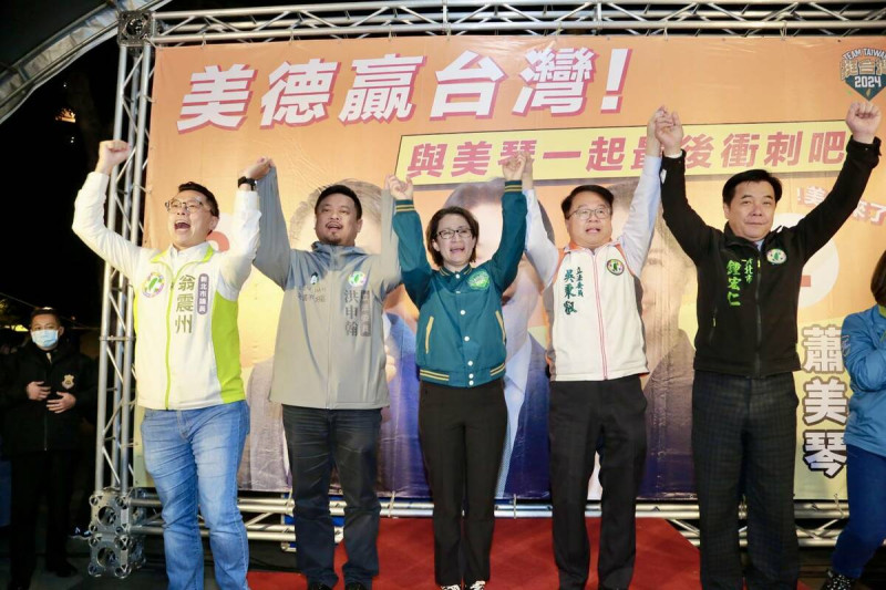 蕭美琴赴新莊替老戰友吳秉叡站台。   圖：賴清德競總提供