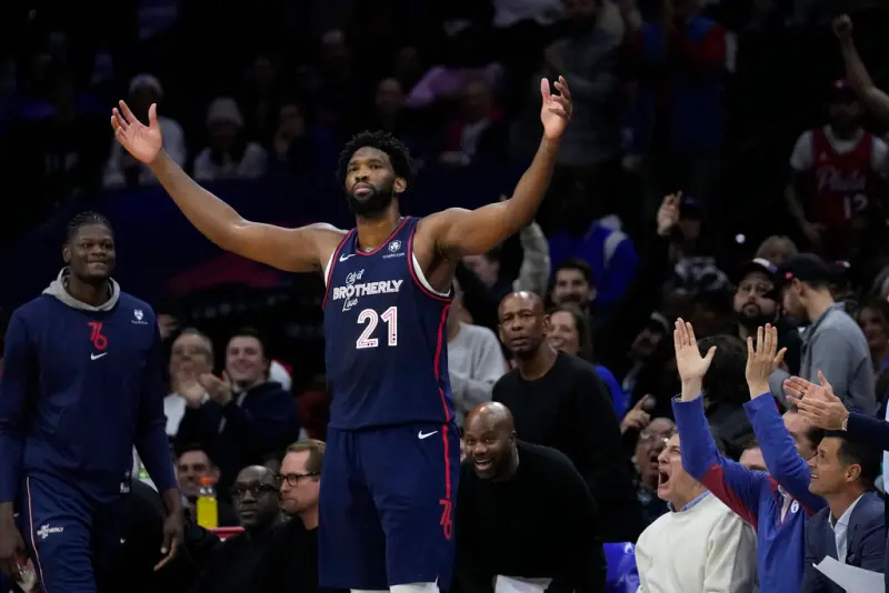 ▲費城76人當家中鋒Joel Embiid今晚對上明尼蘇達灰狼砍下51分，帶領球隊以127:113取得勝利。（圖／美聯社／達志影像）   
