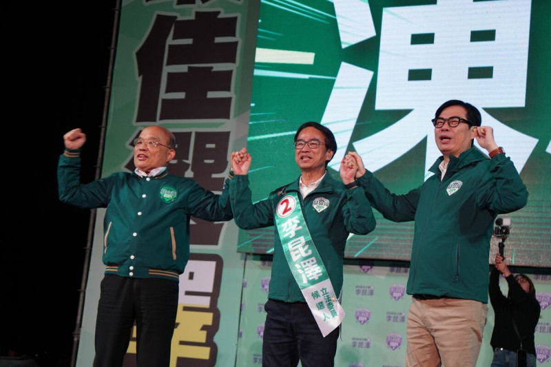 蘇貞昌(左)、陳其邁(右)力挺李昆澤(中)。   圖：李昆澤競總/提供