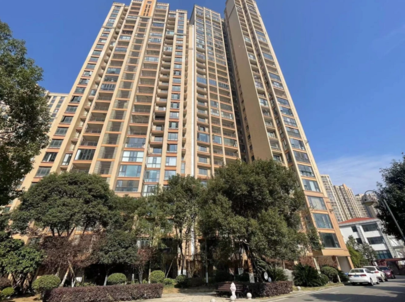 中國湖南省長沙市開福區的德峰小區業主向其反映了一宗困擾了近半年的鄰里糾紛。該小區一樓的兩戶居民因為鬥氣，互相使用「震樓器」，自 7 月以來一直持續，對鄰居造成了嚴重干擾。   圖 : 翻攝自騰訊網