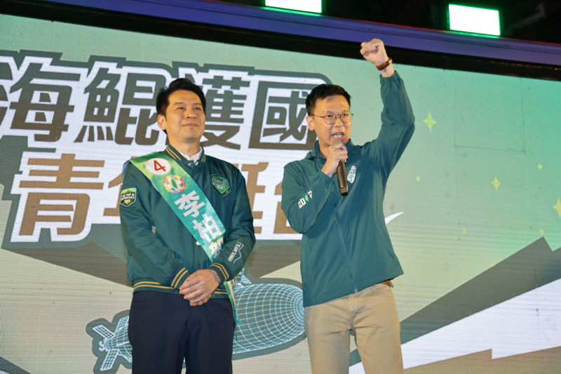 林飛帆(右)幫李柏毅(左)站台 圖:李柏毅然競總/提供