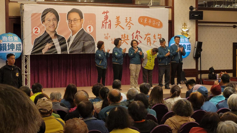 民進黨副總統候選人蕭美琴今(27)日前往台東為同黨籍候選人賴坤成站台。 圖:取自賴坤成臉書