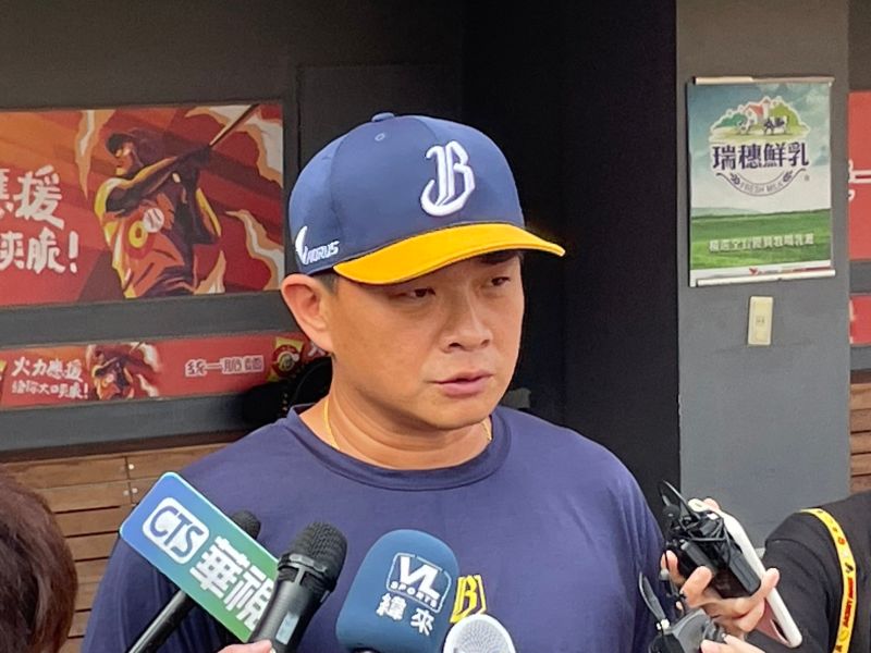 ▲中信兄弟領隊劉志威在今（29日）受訪時表示，「球團仍希望彭政閔持續擔任主帥一職，但彭政閔最終因健康因素婉拒，改由平野惠一接任。」（圖／吳政紘攝）   
