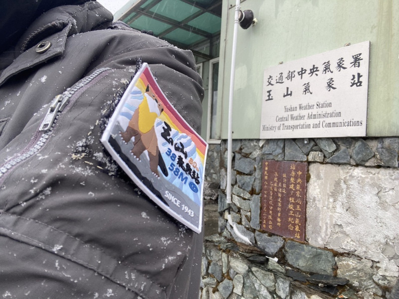 這場雪因夾帶者噢,所以白雪落地後就隨雨水消融,所以地上並無積雪。 圖:中央氣象署/提供