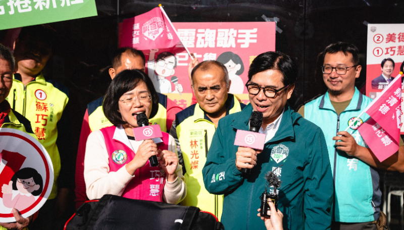 陳其邁北上助選，合體蘇巧慧高唱五月天神曲。   圖：蘇巧慧辦公室提供
