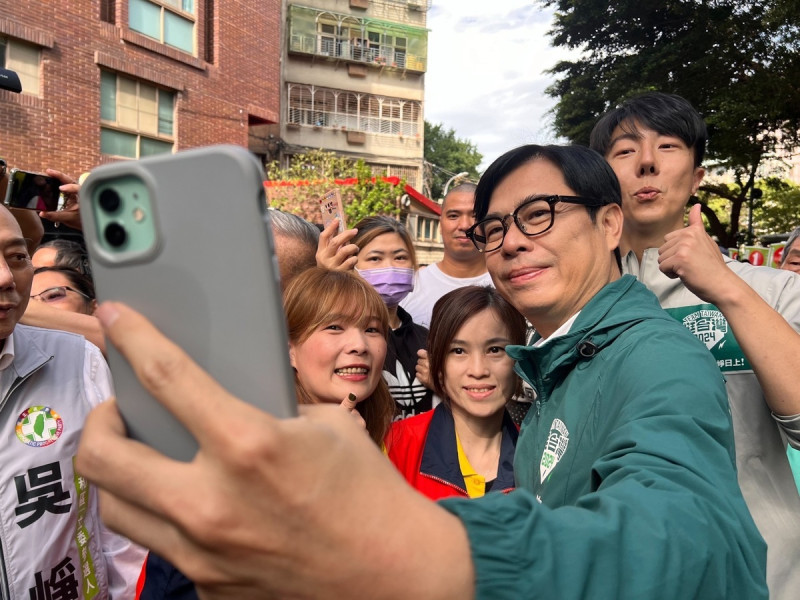 陳其邁北上輔選吳崢。   圖：翻攝自臉書