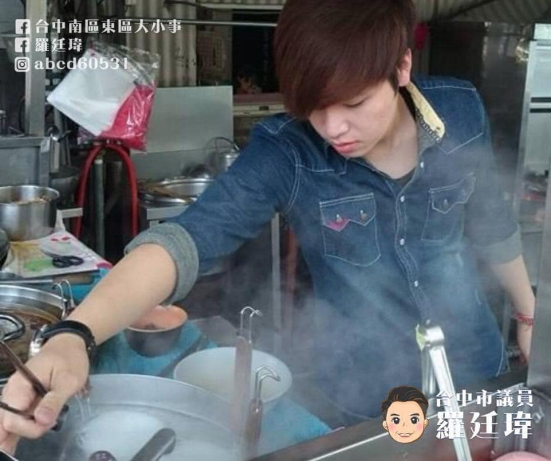 羅廷瑋在臉書貼出過去在麵店煮麵的照片。   羅廷瑋/提供