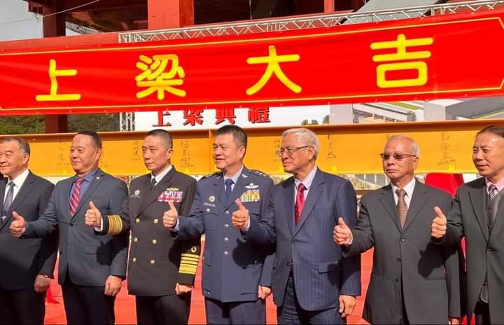 郭倍宏(右三)出席「國家軍事博物館新建工程」上梁儀式。   圖：翻攝郭倍宏臉書