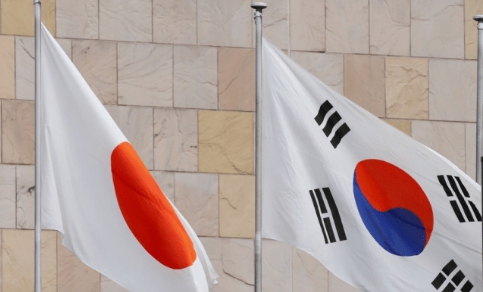 日本國旗(左)與韓國國旗。   圖 : 翻攝自環球網