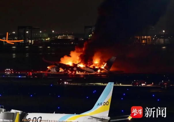 日本羽田機場發生飛機相撞事故。   圖 : 翻攝自紫牛新聞