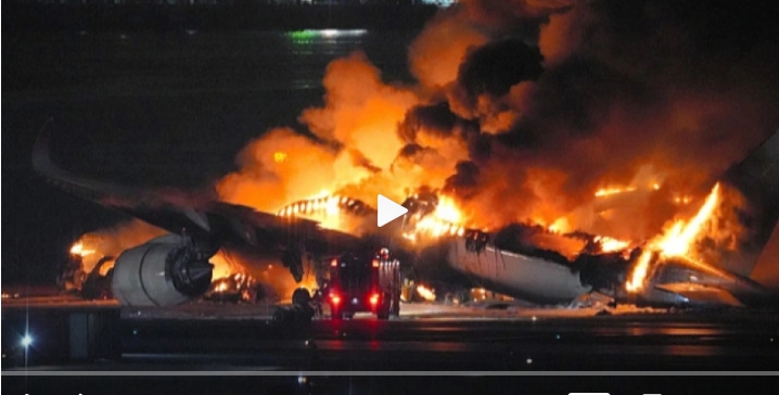 日本羽田機場發生飛機相撞事故。   圖 : 翻攝自海客新聞